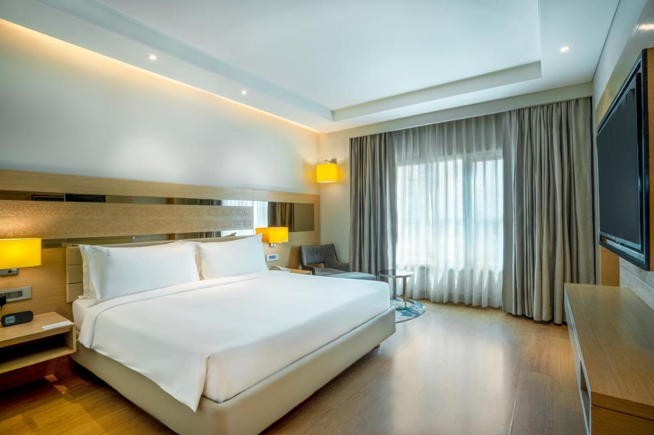 ฮอลิเดย์ อินน์ อัครา เอ็มจีโร้ด ภายนอก รูปภาพ A room at the hotel